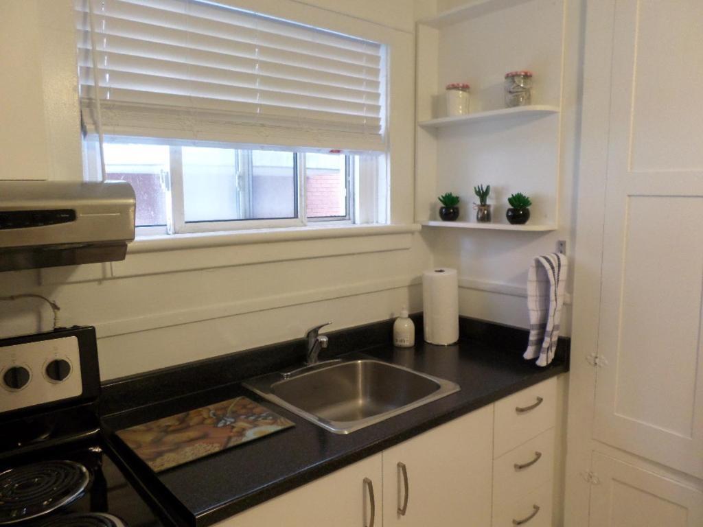 Apartament Beautiful, Clean, Quiet 2 Br-In Downtown Ottawa. Parking, Wifi And Netflix Included Zewnętrze zdjęcie