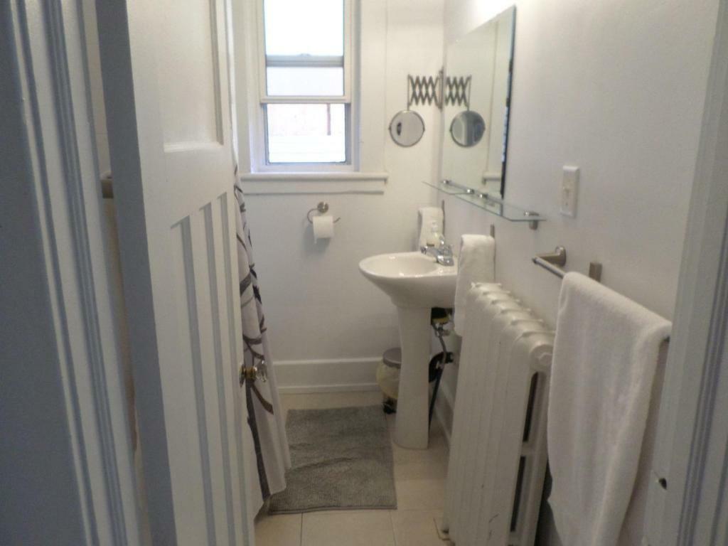Apartament Beautiful, Clean, Quiet 2 Br-In Downtown Ottawa. Parking, Wifi And Netflix Included Zewnętrze zdjęcie
